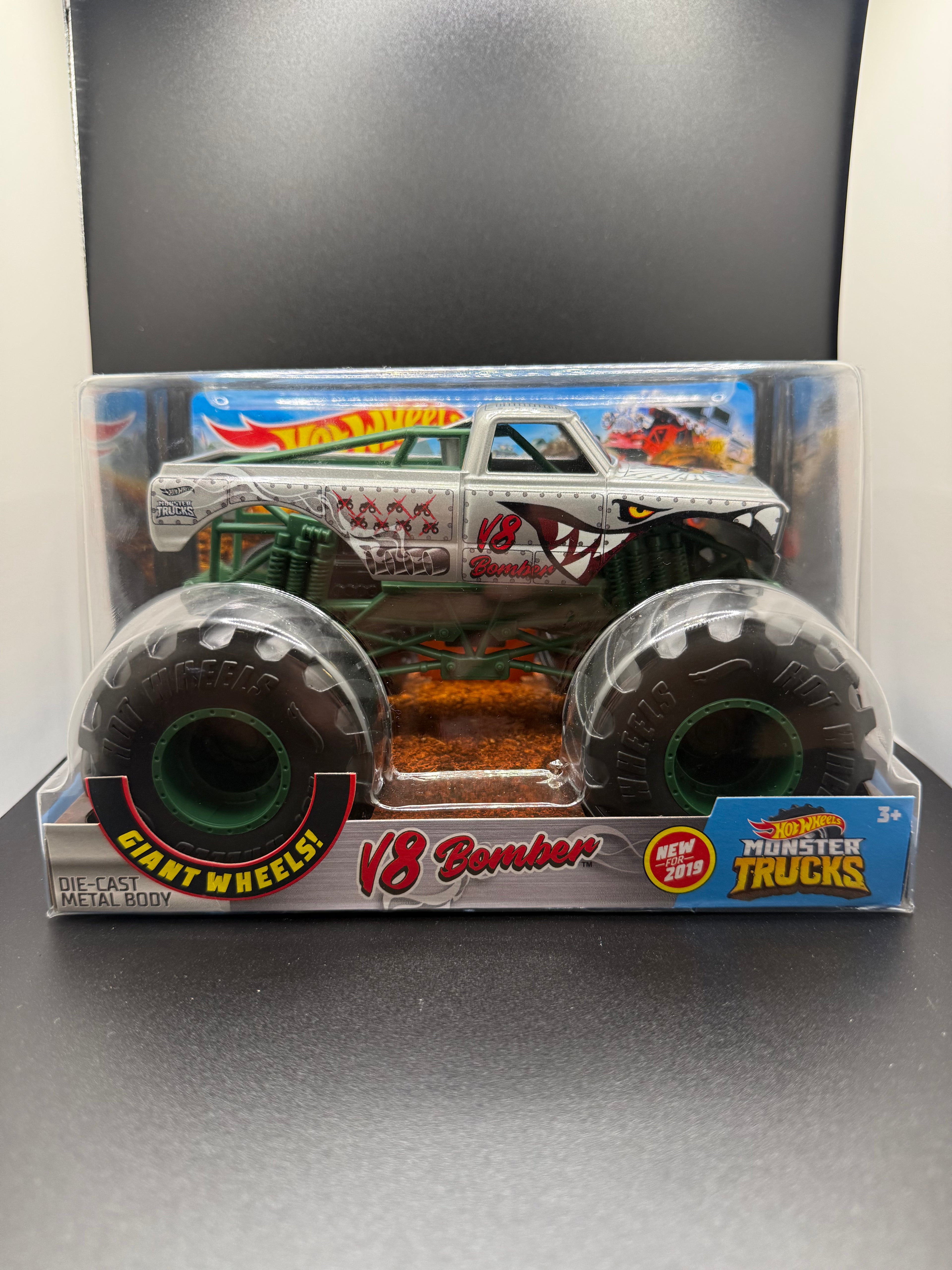 Monster truck V8 bomber 2019